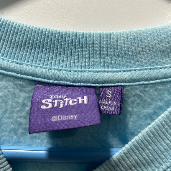 Disney NWOT Stitch pull over sweater size S - Picture 3 of 4